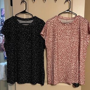 Women’s Short Sleeve Dot Print Tee - Black and Mauve